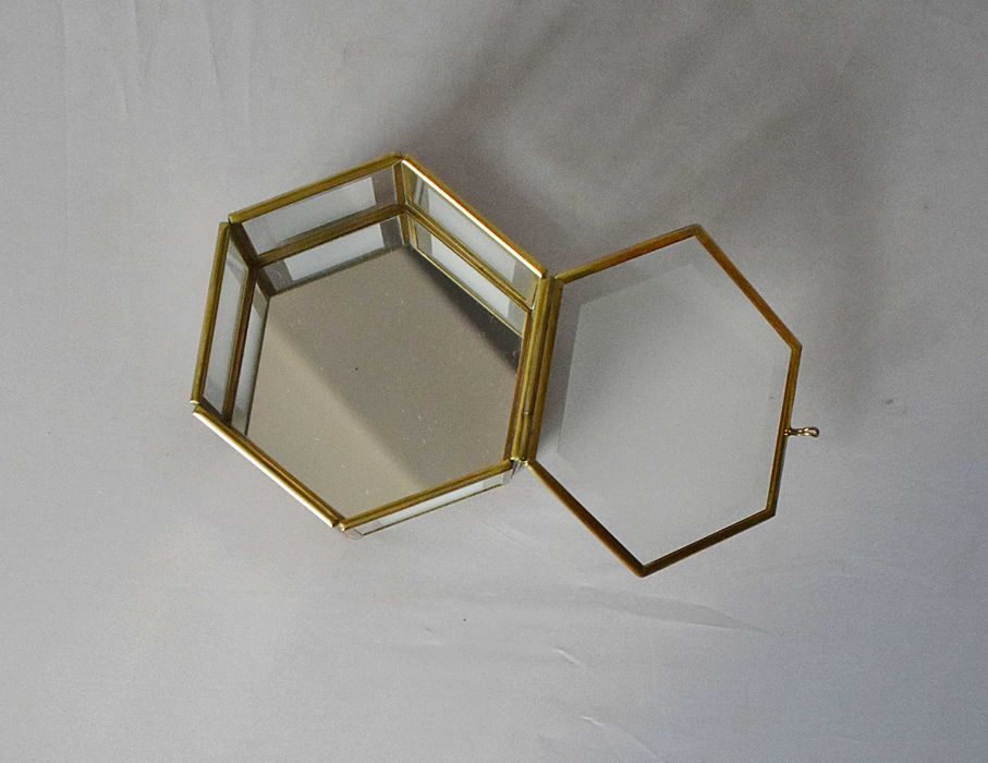 Szklana szkatułka puzderko na biżuterie