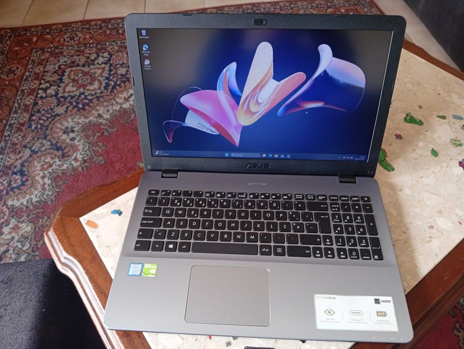 Asus Vivobook i5 8250U + 2 Gráficas + 12GB RAM + SSD + HDD