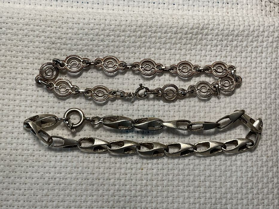 Artigos em prata, colar, pulseiras, anel com pérola