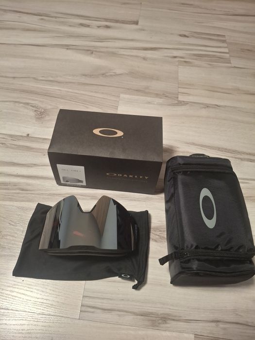 Okulary zimowe do Snowboardu lub na narty, firmy Oakley.