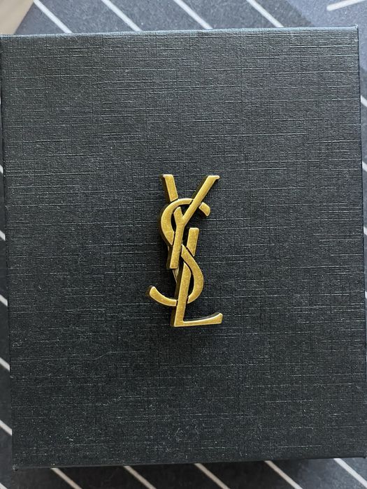 Брошка в стилі ysl
