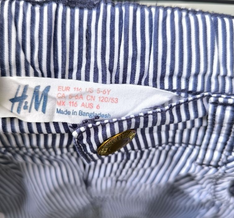 Krótkie spodenki szorty pionowe paski białe granatowe H&M r. 116 5-6