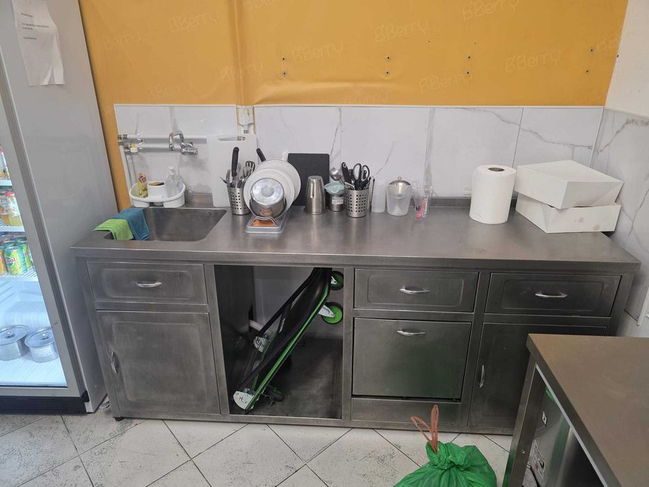 Transpasse loja recém montada de açai