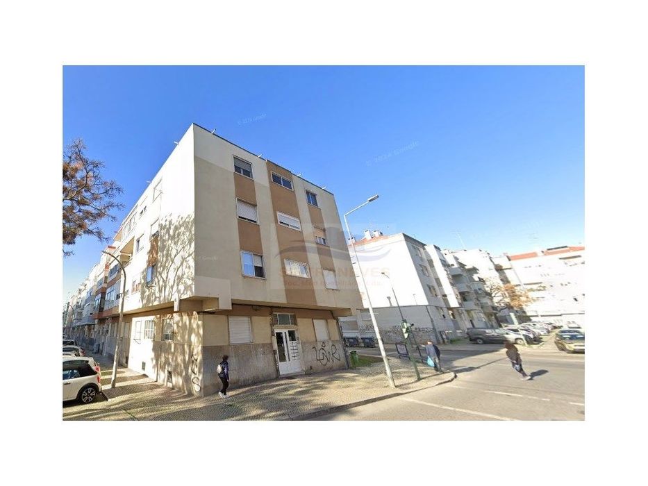 OPORTUNIDADE! 
T2 em CAVE localização Premium de Odivelas em Frent...