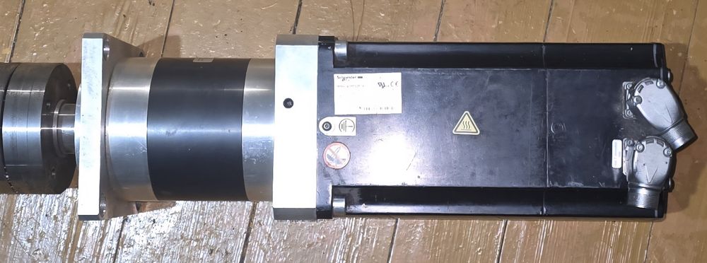 Silnik Synchroniczny Serwo Schneider Electric BMH1403P32F2A