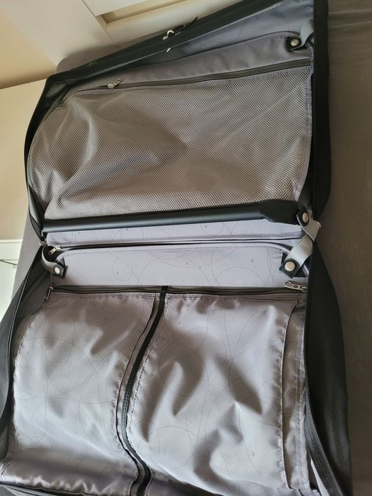 Torba samsonite z miejscem na garnitur