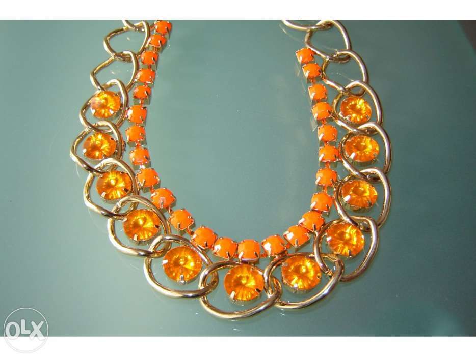 Colar dourado e laranja novo