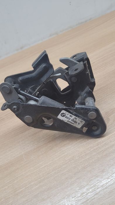 Zamek maski bmw f01 f02 prawy sprawny !