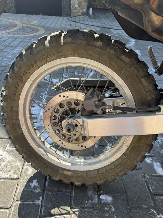Suzuki dr 650 se