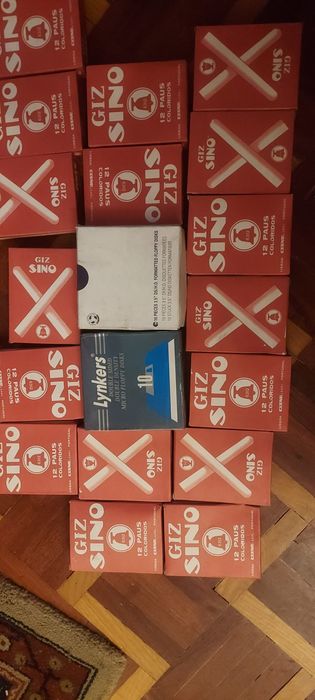 17 caixas de 12 giz de 12 cores diferentes.  Novos. Vejam fotos elucid