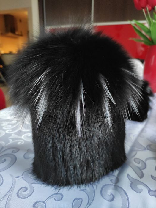 Sprzedam czapkę z norki czubek z lisa
