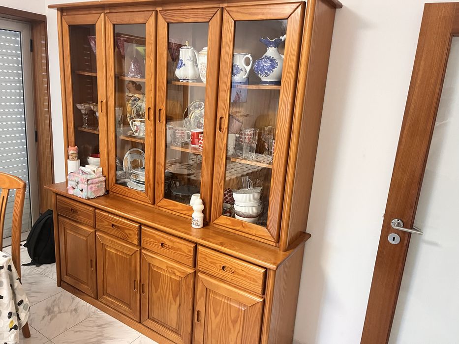 Estestante de 8 portas e 4 gavetas