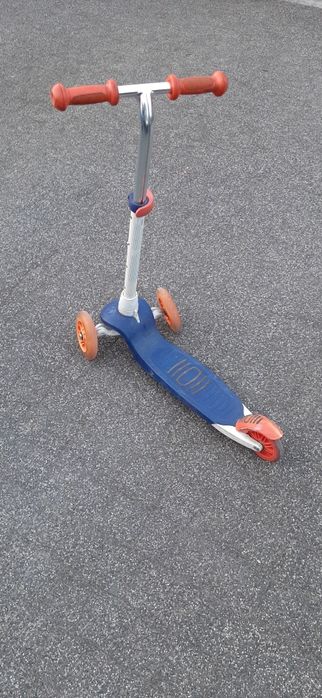 Hulajnoga trzykołowa decathlon oxelo b1 500, świecące koła