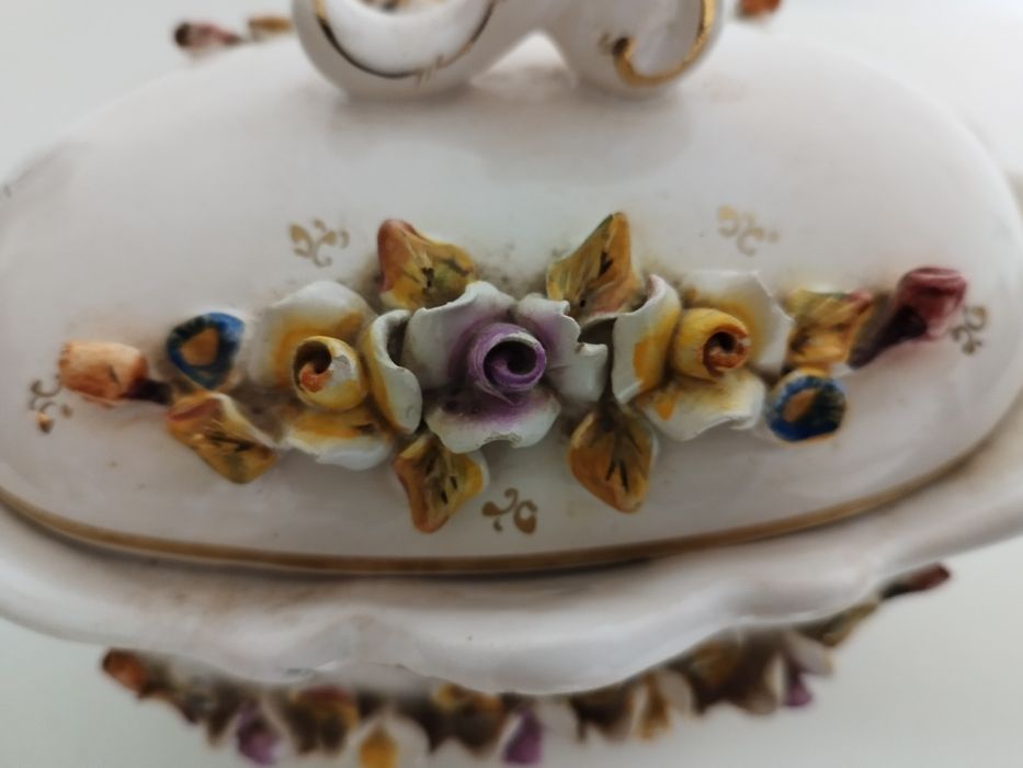 Peça decorativa em loiça