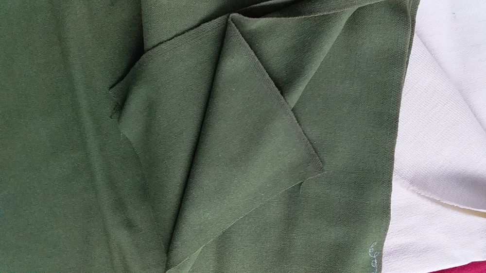 Тканина костюмна-  плащівка.