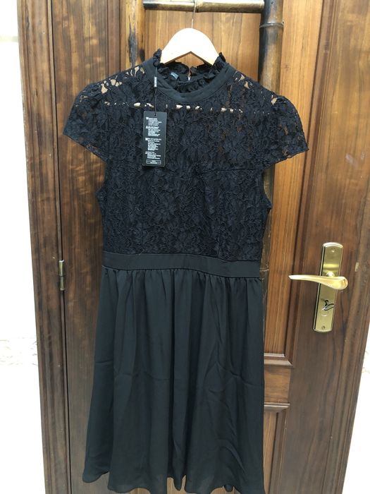 Vestido preto com renda e seda