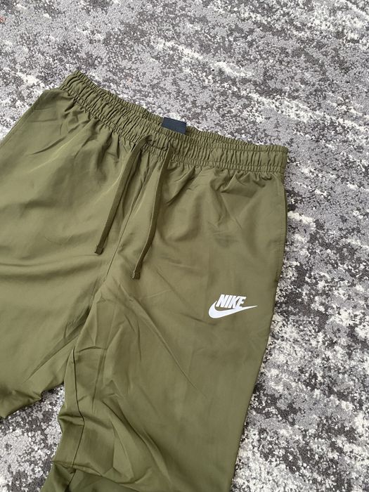 Нейлонові штани хакі кольору Nike NSW нові колекції