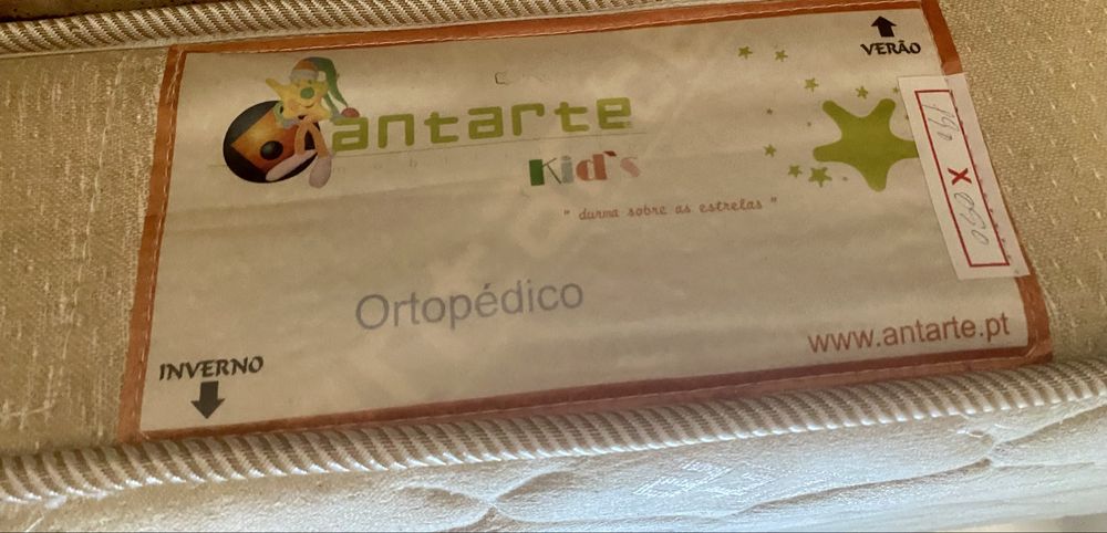 Estrado e colchão ortopédico