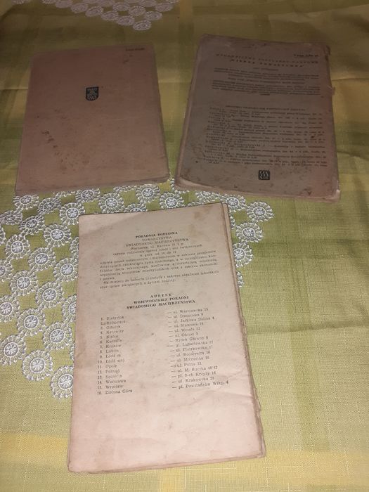 Trzy stare książki z roku 1951, 1956