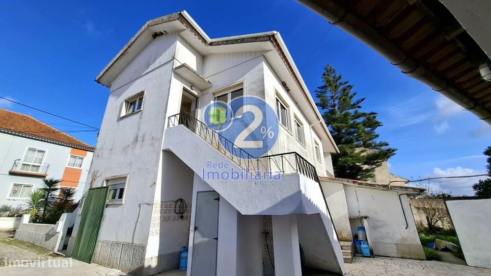 Apartamento T5 Duplex com Logradouro - Pousos