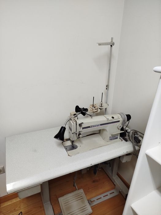 Máquina de costura de ponto corrido Toyota