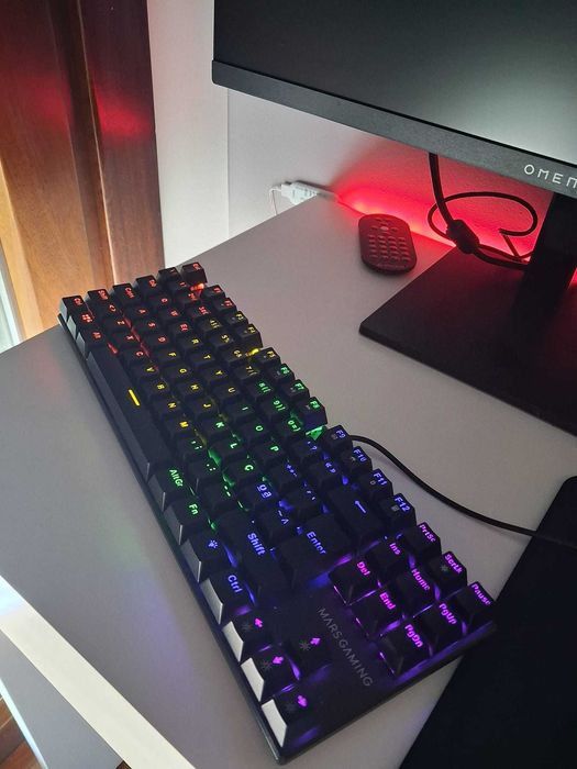Teclado MARS GAMING MK80 com red switch do tipo linear
