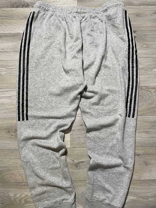 Чоловічі спортивні джогери Adidas на лампасах сірі спортивки