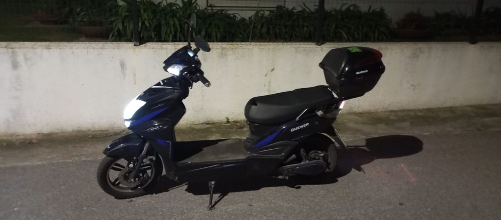Vendo uma moto elétrica