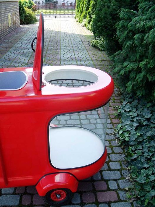 Wózek handlowy do obwoźnej sprzedaży precli, bajgli, obwarzanków