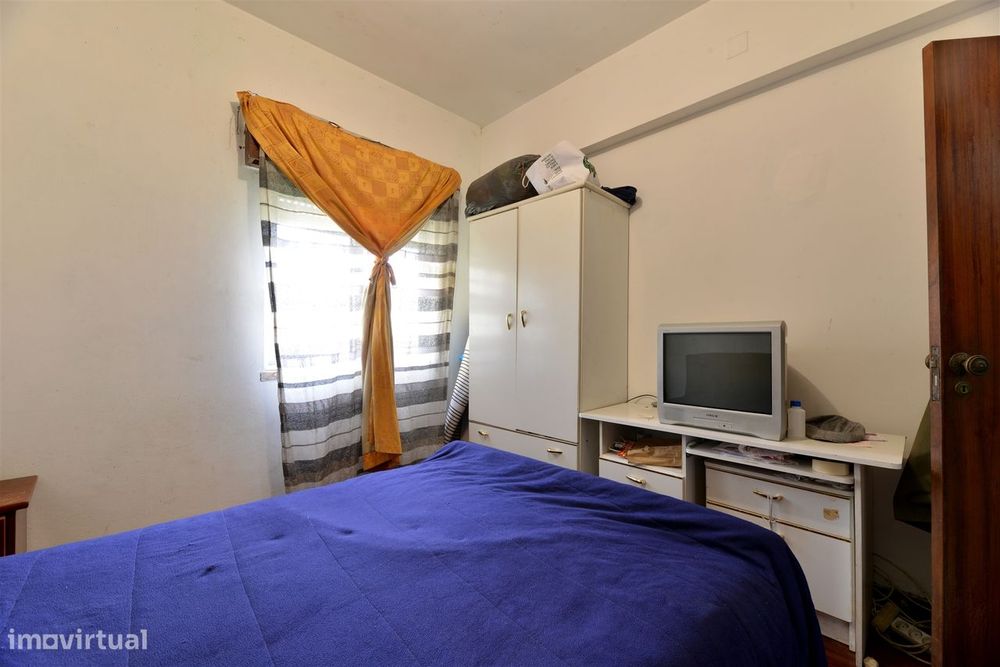 Apartamento T2 para remodelar em Porto Salvo, Oeiras