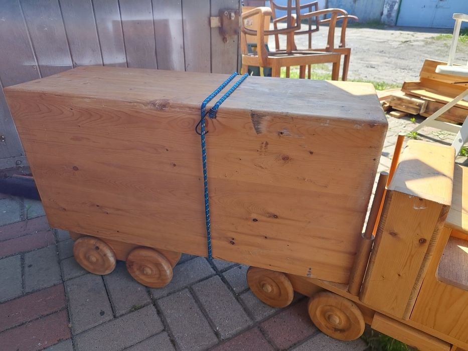 Ciężarówka na zabawki drewniana