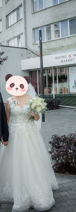 Вишукана весільна сукня