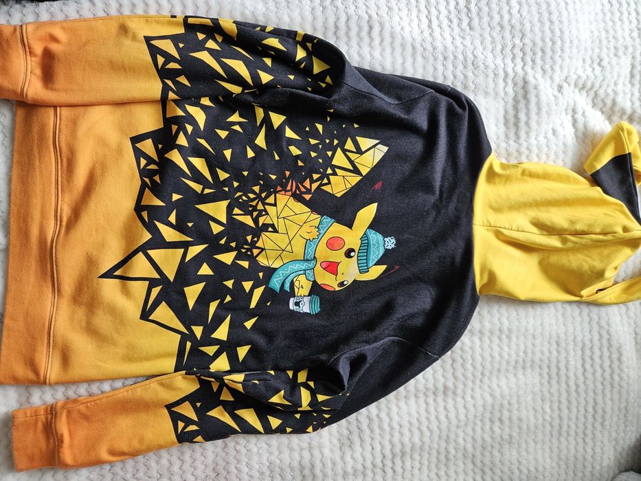 Bluza z kapturem z nadrukiem Pikachu