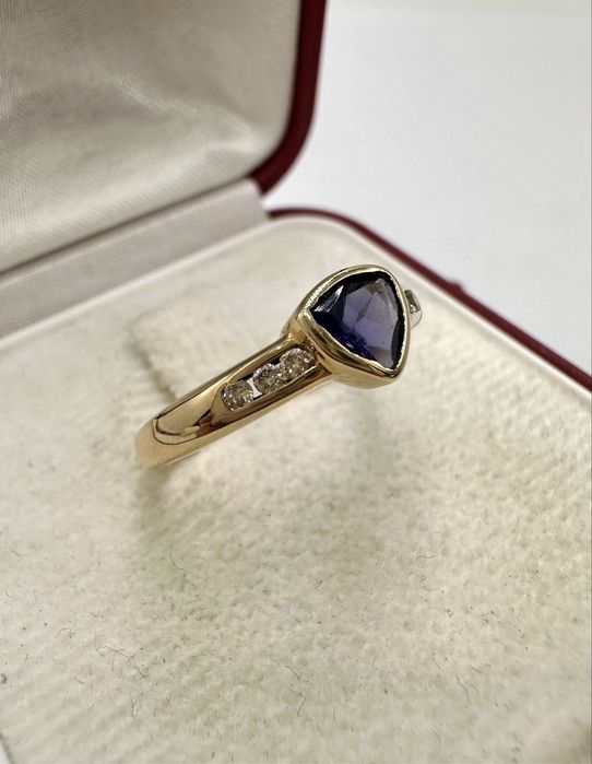 Złoty pierścionek z tanzanitem 0,45ct i diamentami