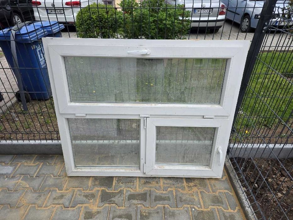 Okno PCV do kiosku gastronomicznego 132,5x111cm – lufcik + okienko podawcze