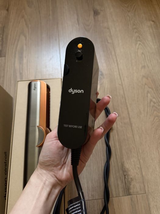 Продам Dyson airstrait