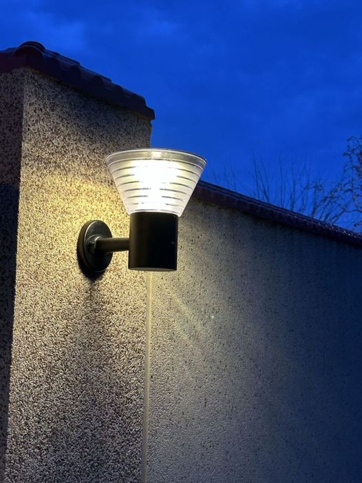 Ліхтарі світильники садові вуличні на сонячних батареях