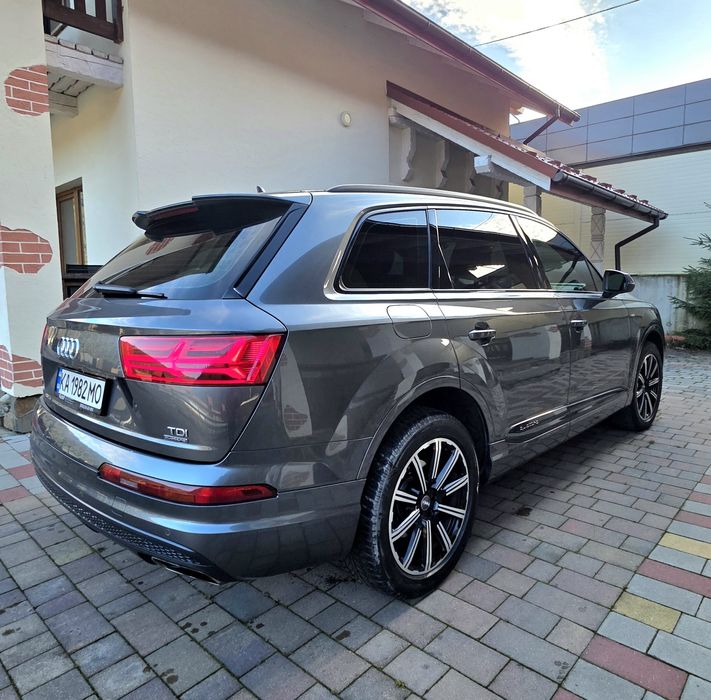 Audi Q7 S-line офіційна