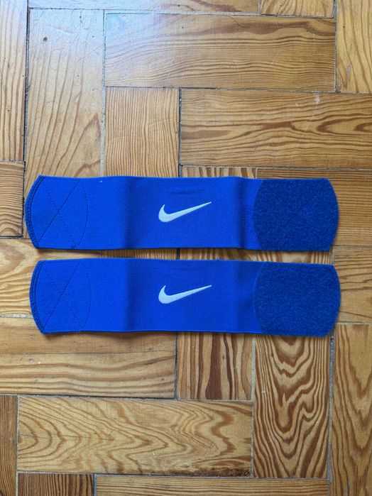 Bandas elásticas para fixação das caneleiras