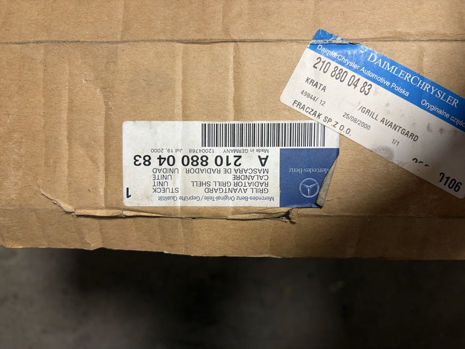 Witam sprzedam oryginalny grill do mercedesa w211  z opakowniem