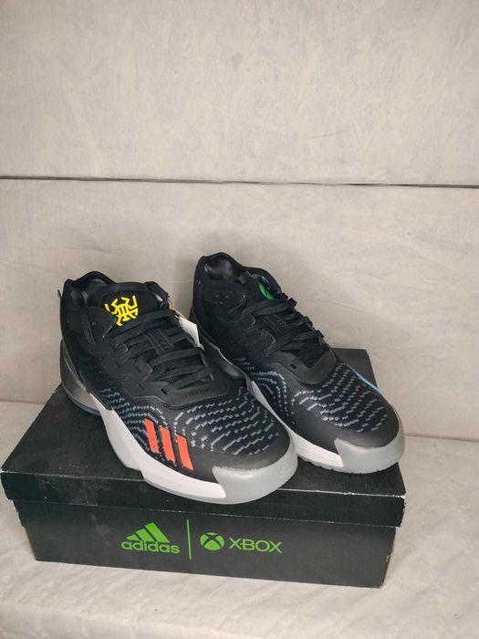 Buty to model Adidas D.O.N. Issue 4