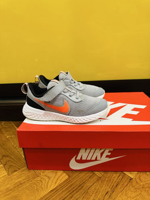 Кроссовки Nike Revolution размеры 28,5 и 29,5