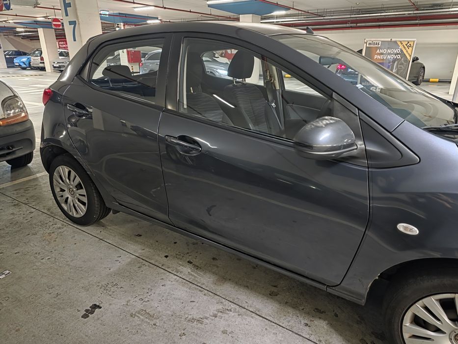 Vendo mazda 2 com 109900 kms