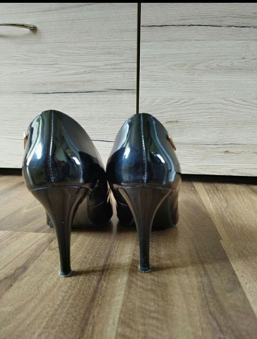 Buty czarne, szpilki. 39