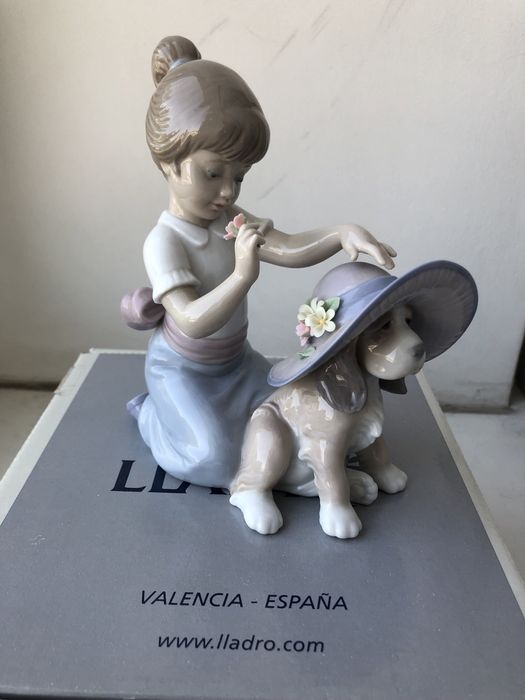 LLADRO. Фигурка Lladro,  «Элегантное прикосновение»