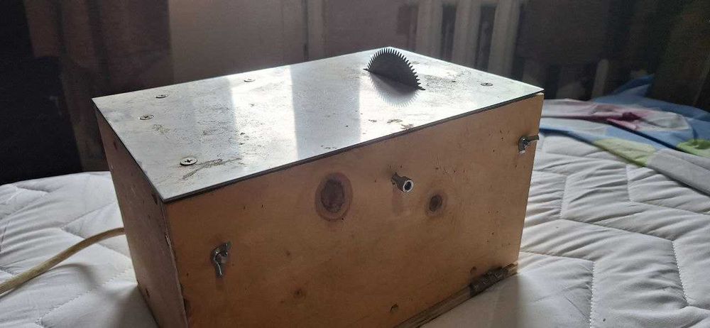 Самодельная миниатюрная настольная пила