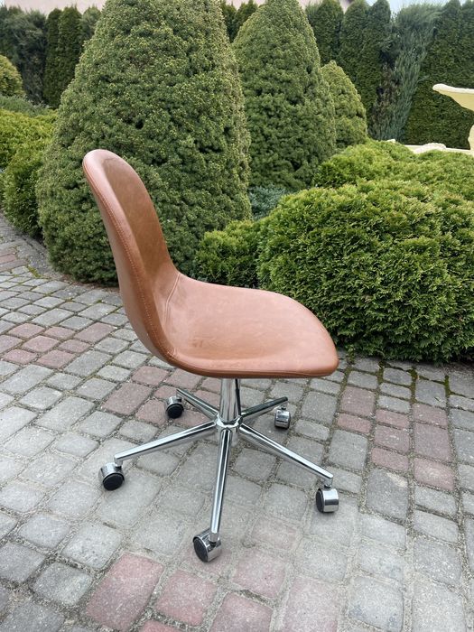 Крісло офісне з регулюванням висоти