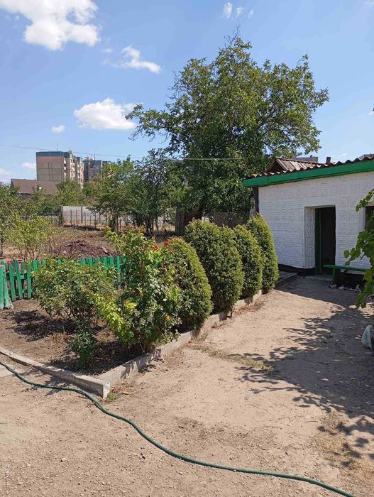 Продаю невеликий будиночок з великою ділянкою