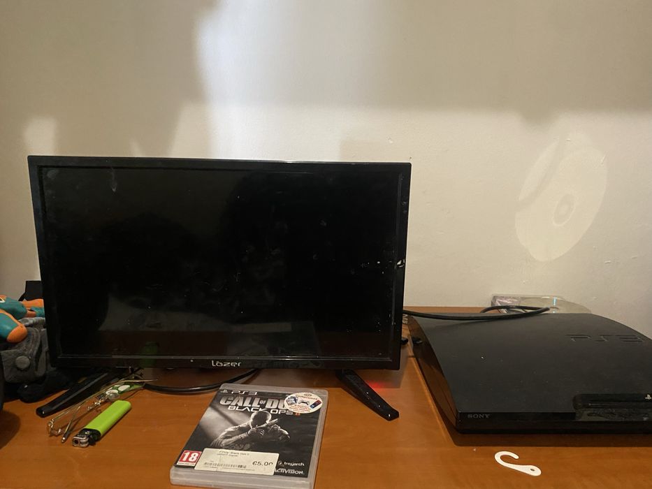 Playstation 3, monitor ,com varios jogos e 2 comandos usados