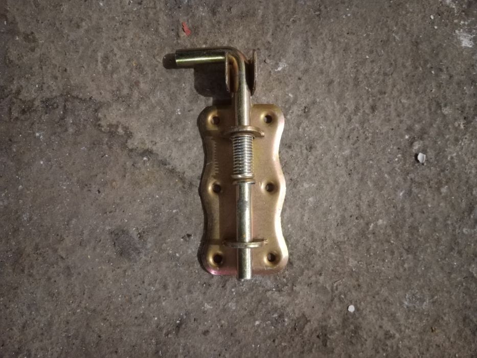 Zasuwa, rygiel sprężynowy.